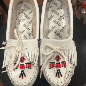 Minnetonka Thunderbird White Leather Moccasins Women’s Size 9